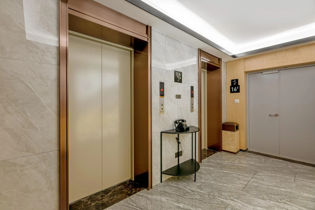 Atour Hotel Baoji Gaoxin South High-speed Railway Station Xingzheng Avenue