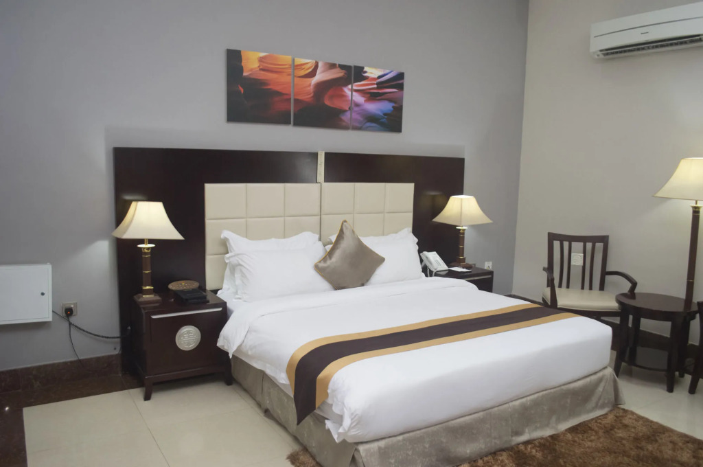 GrandBee Suites