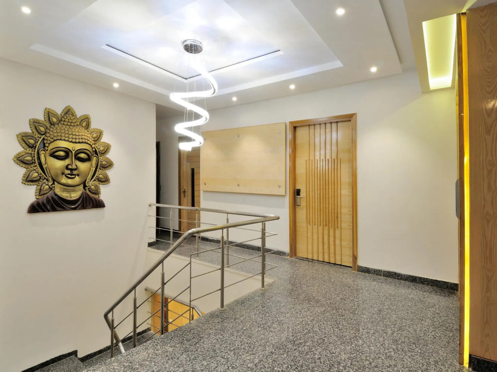The Gold Regency - 02 Mins from New Delhi Railway Station