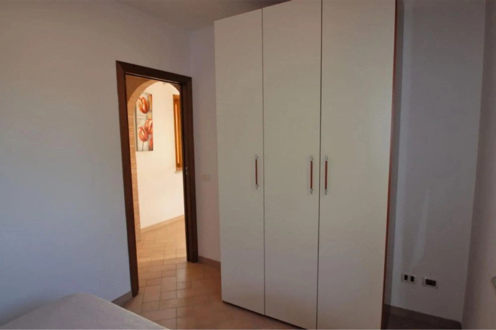 Two semi-detached houses in the immediate vicinity, for a total of three apartments on a 5-acre lot.-Villetta Zuccale 3