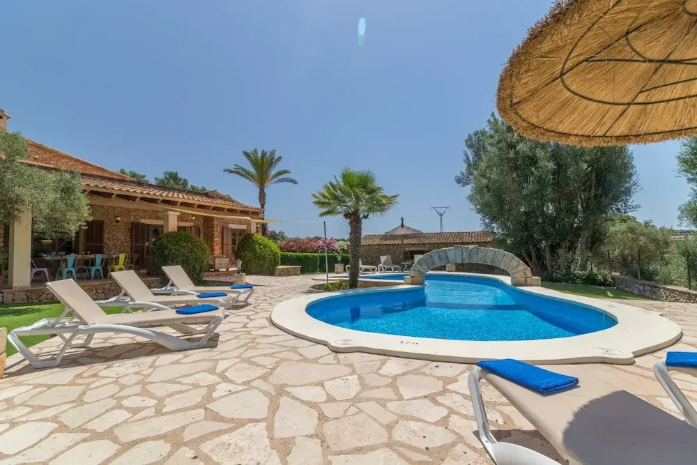Can Revell villa with Pool & Jacuzzi