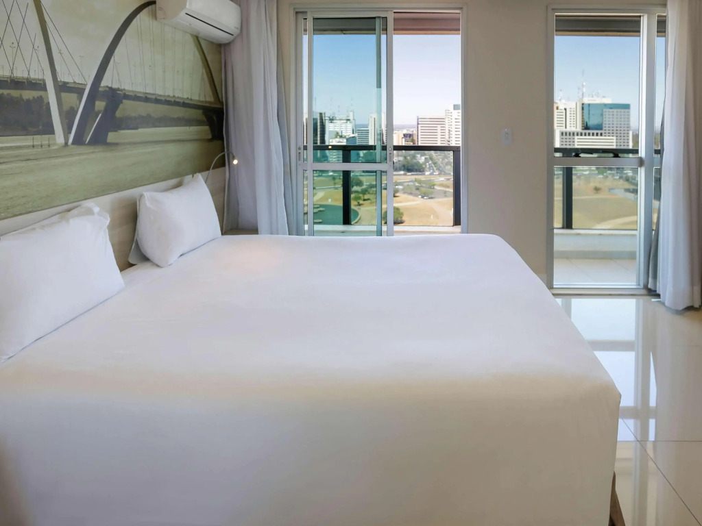 FLAT NO MERCURE BRASÍLIA LIDER, COM LIMPEZA DIÁRIA GRÁTIS, AO LADO DA ESPLANADA DOS MINISTÉRIOS, ESTÁDIO MANÉ GARRINCHA E CENTRO DE CONVENÇÕES, COM PISCINA, ACADEMIA, RESTAURANTE, RECEPÇÃO 24HS By REI DOS FLATS