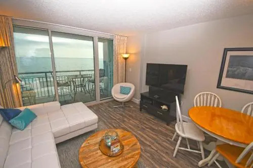 Luxurious Ocean Front 4th Floor Suite with Jet Tub