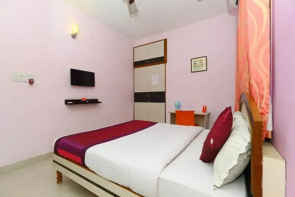 Hotel Fiesta House By OYO Rooms
