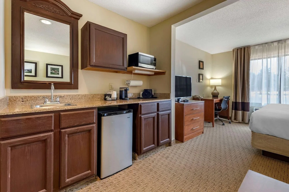 Comfort Inn & Suites