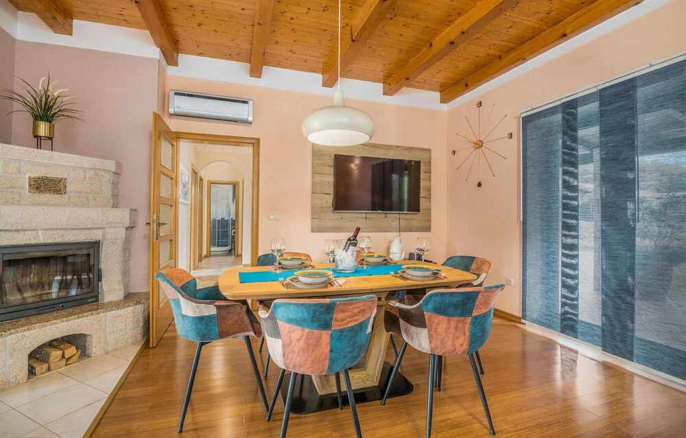 Luxurious Home In Lakmartin
