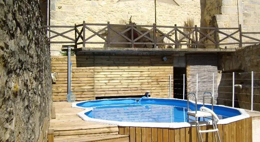 Château de Saint-Chamarand - Gîtes & Expériences Immersives