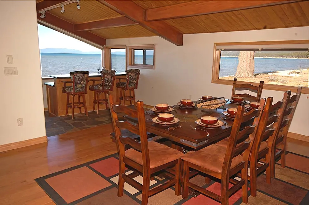 3819 Beach Road - 5 Br home by RedAwning