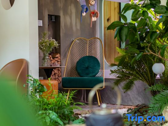 Meiduo Boutique Homestay (Weishan Ancient City Snack Street)