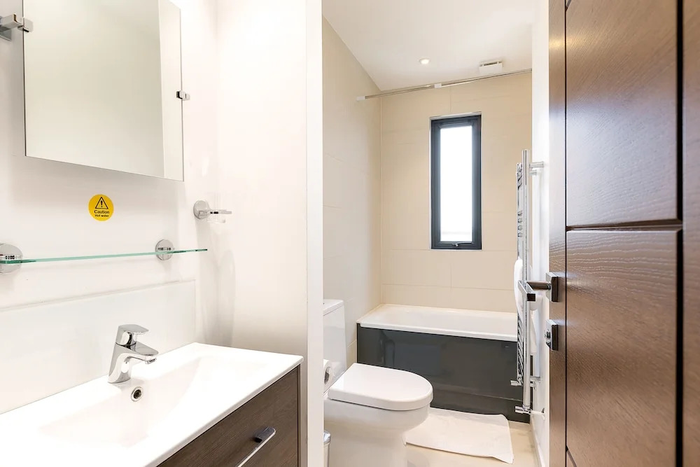 Skyvillion Embassy Court - London