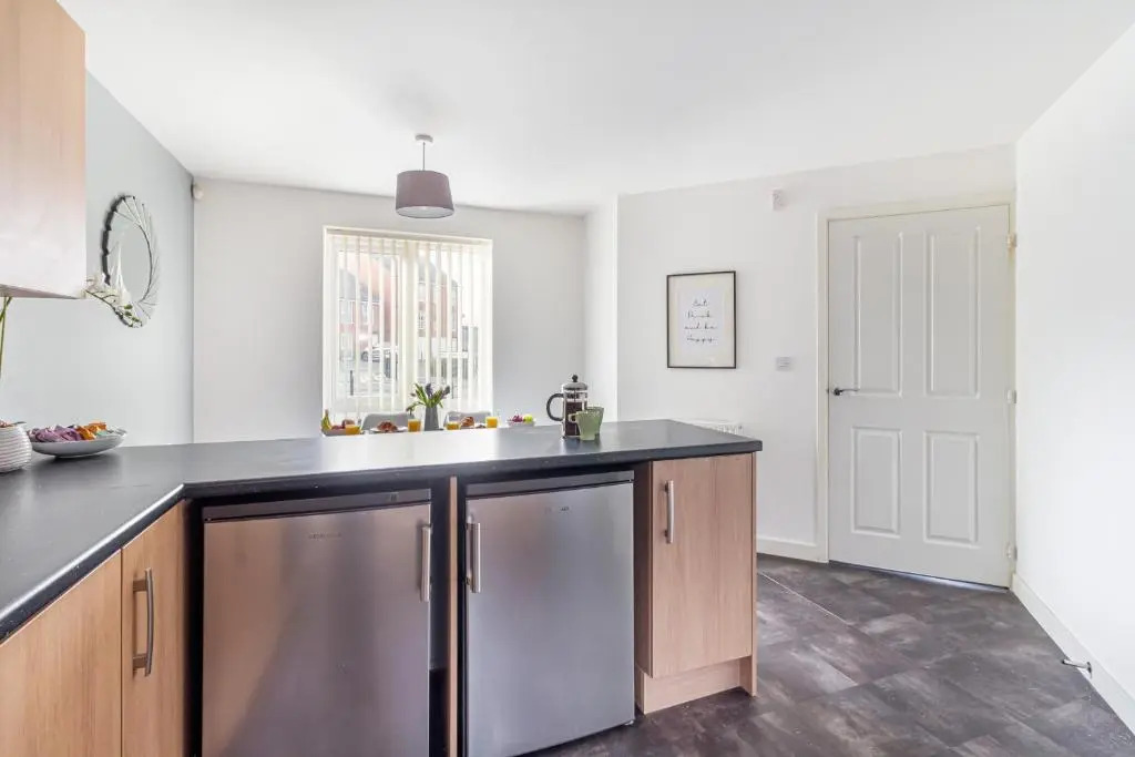 Liberty House - Perfect for Contractors - 2 Off-Road Parking Spaces