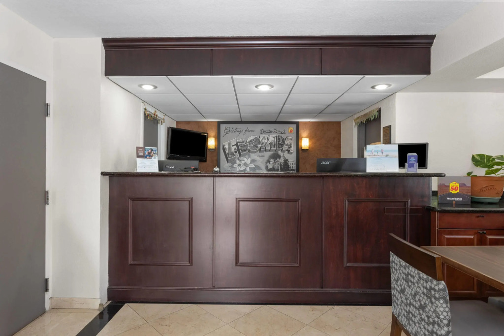 Super 8 Motel by Wyndham near Fort Lauderdale Arpt