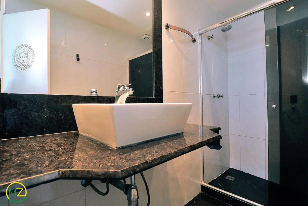 Incrivel cobertura de frente para o mar com 3 quartos e piscina particular em Copacabana!