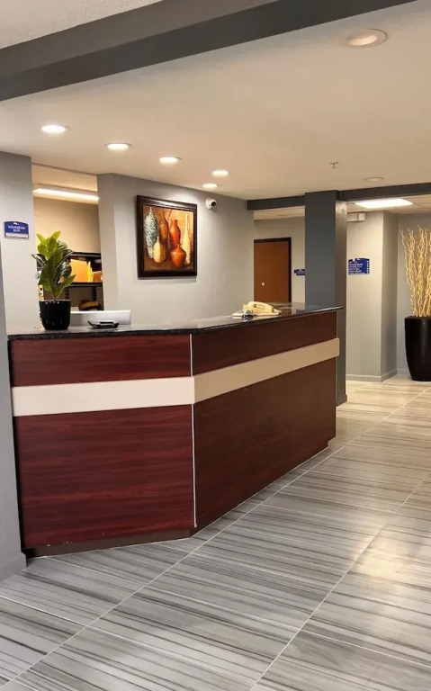BlissPoint Inn & Suites, Northwood