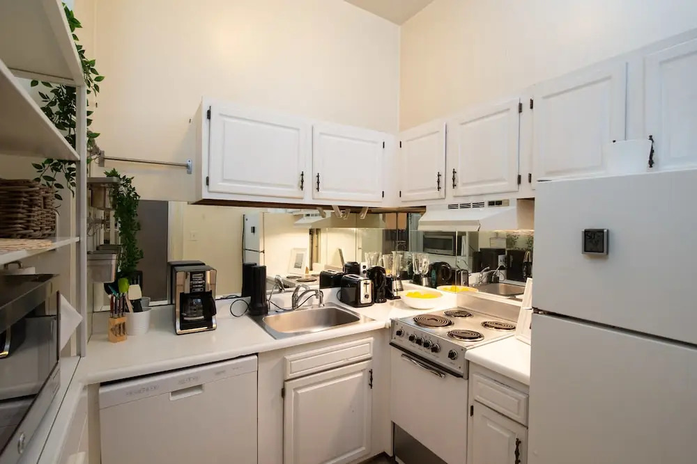 Stylish Brownstone Back Bay Apartments