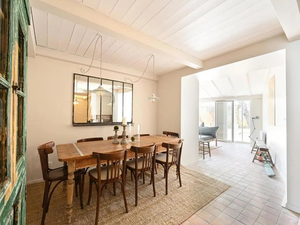 Maison Rénovée avec Jacuzzi et Cuisine d'Été au Centre du Village - FR-1-434-97