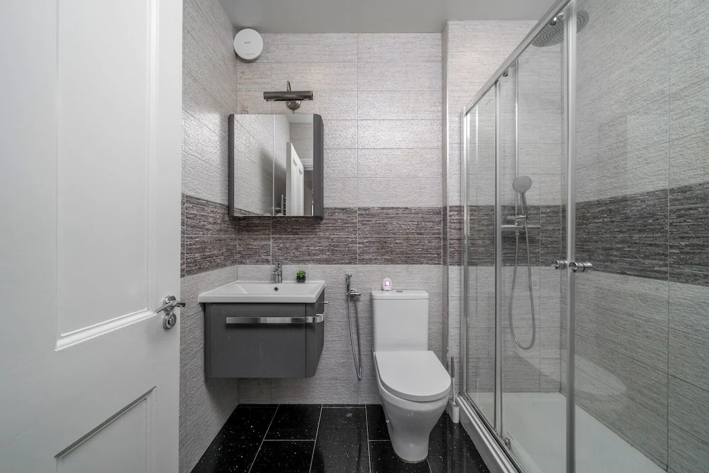 Madika Homes Luxe Apartment in Mill Hill