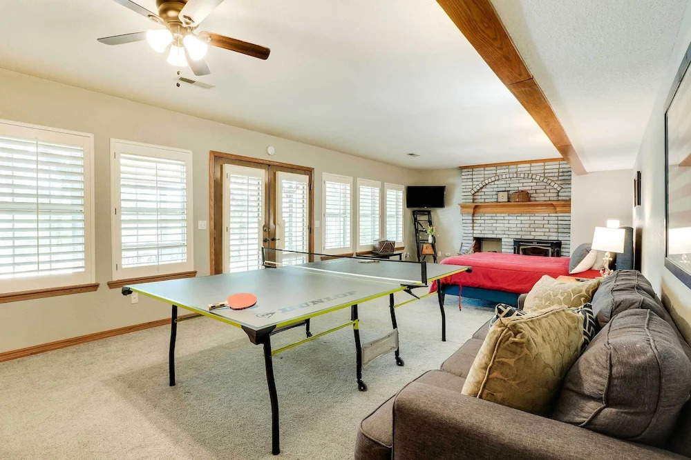 Spacious Home on Beaver Lake w/ Deck & Fire Pit!