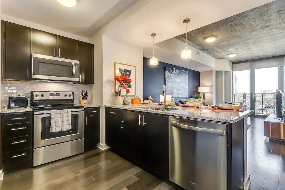 Plush 1BR w/ Pool + Gym in Victory Park