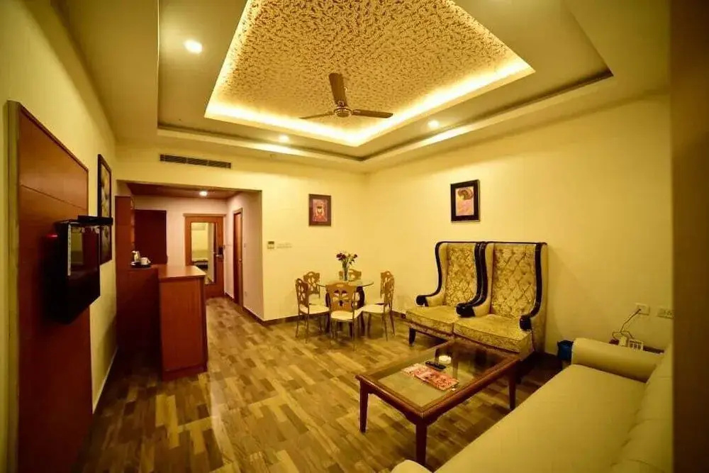 Grand Continental Hotel