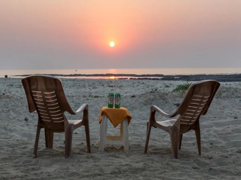 SaffronStays Salt Rim on the Beach