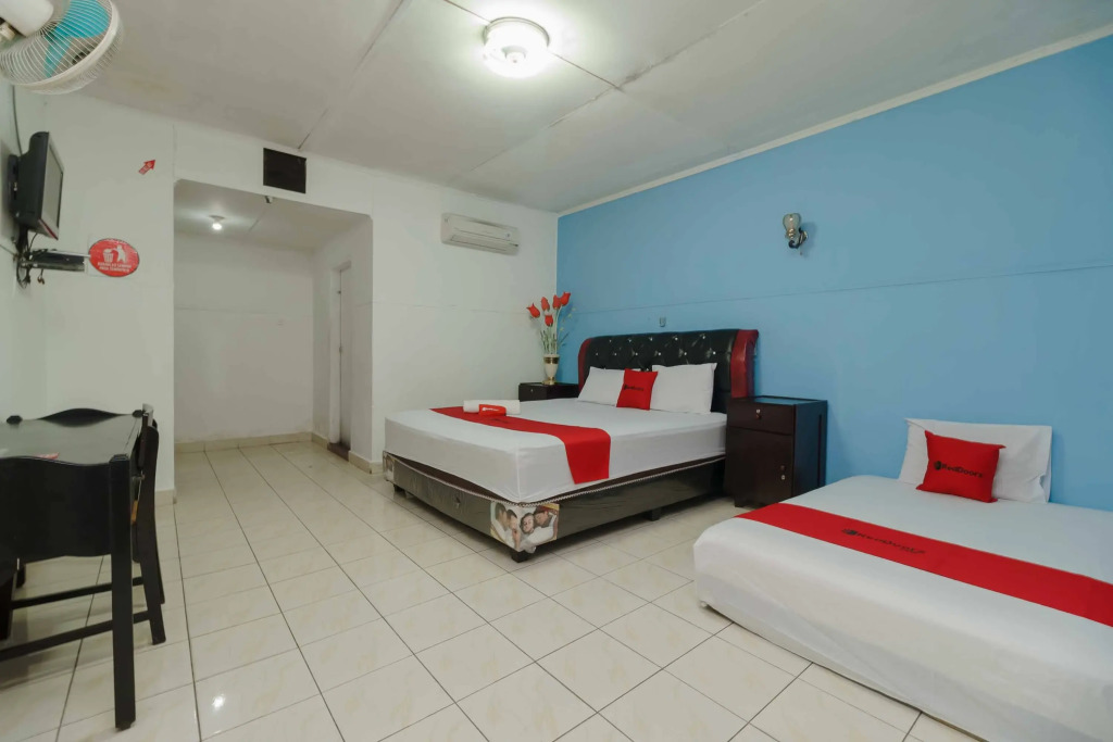 RedDoorz Syariah near Jalan Asahan Pematang Siantar