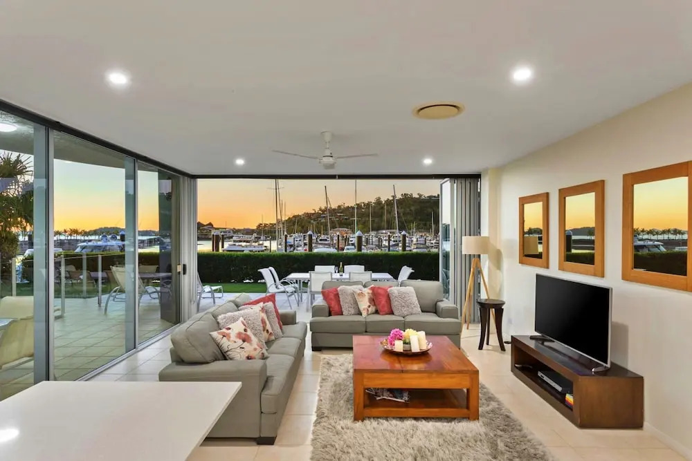 Pavillions 12 With Pool And Golf Buggy