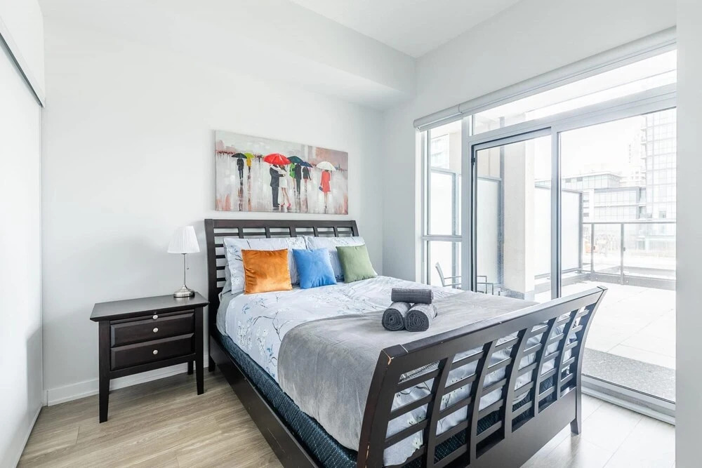 Bright and Spacious 1BR Condo w Large Balcony