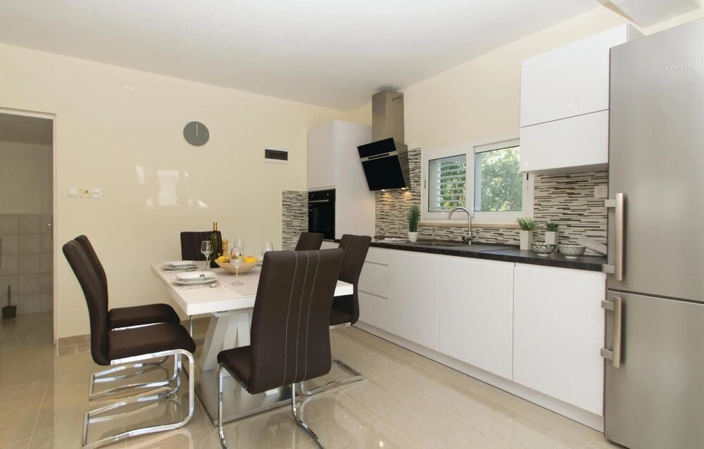 Awesome Home in Poplat With Wifi and 2 Bedrooms