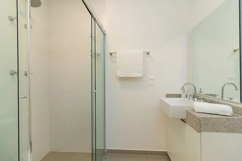 Ape C AR piscina e academia prox Allianz