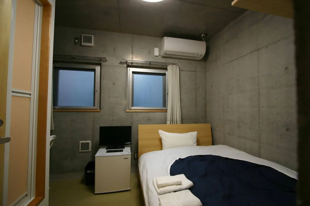 Weekly SHO Hotel Namba