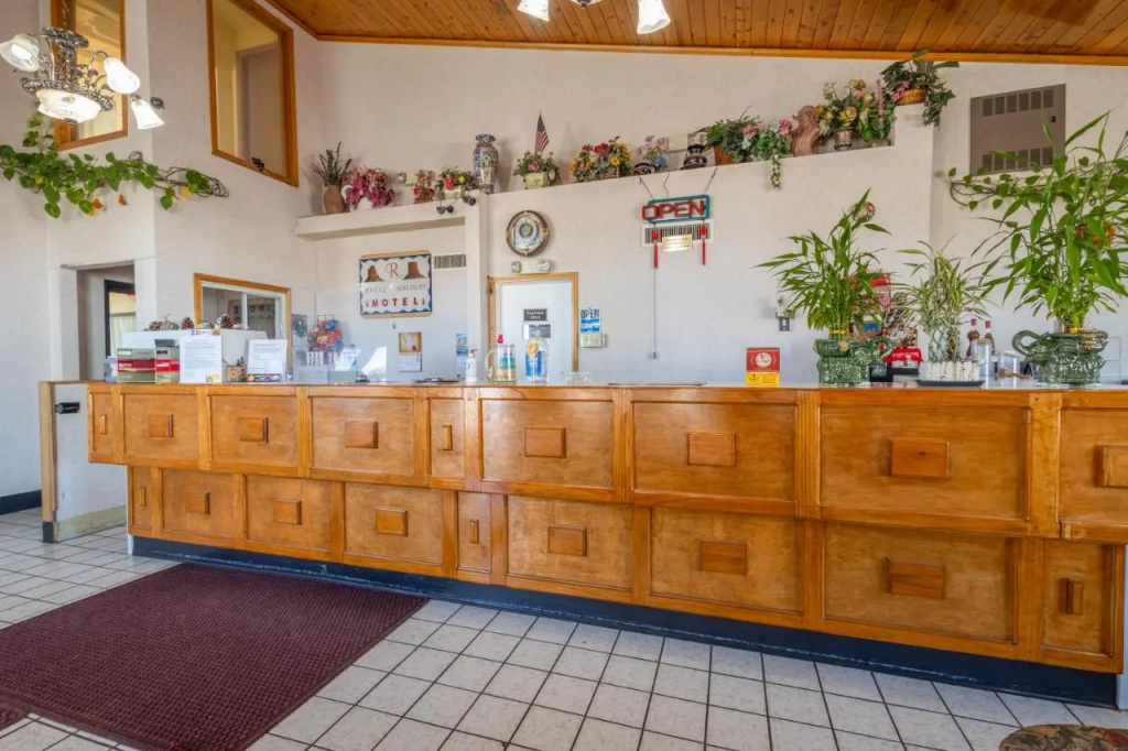Royal Holiday Motel By Belvilla Gallup I-40