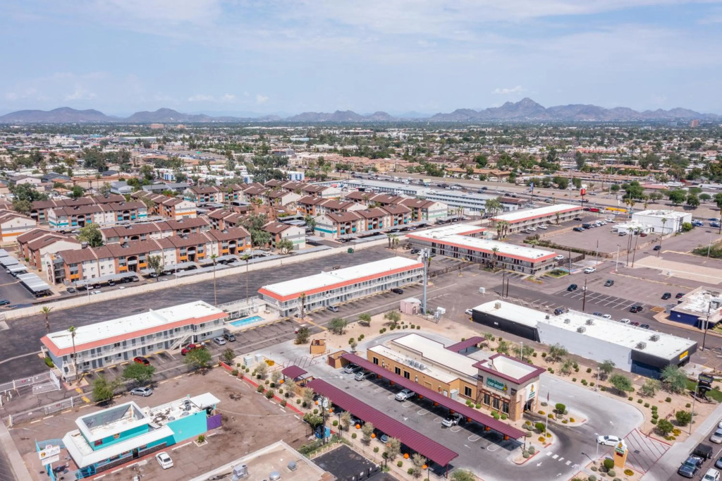 Super 8 by Wyndham Phoenix West