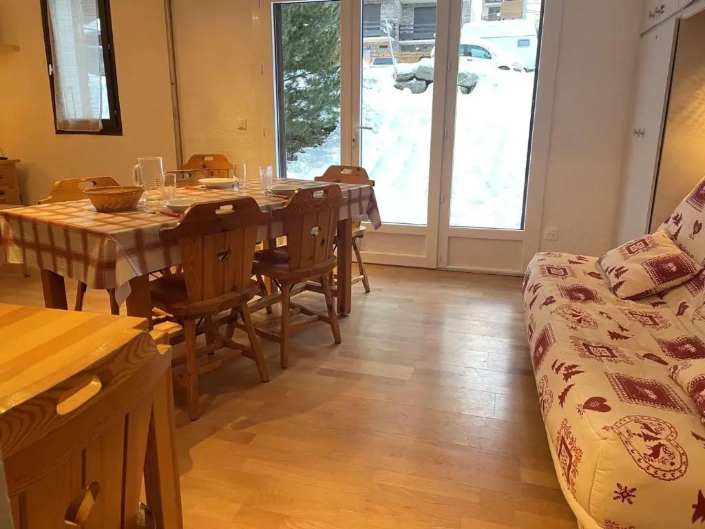 Studio cabine 8 pers, Sud, pied de piste, centre station, proche commerces et ESF - FR-1-330-40