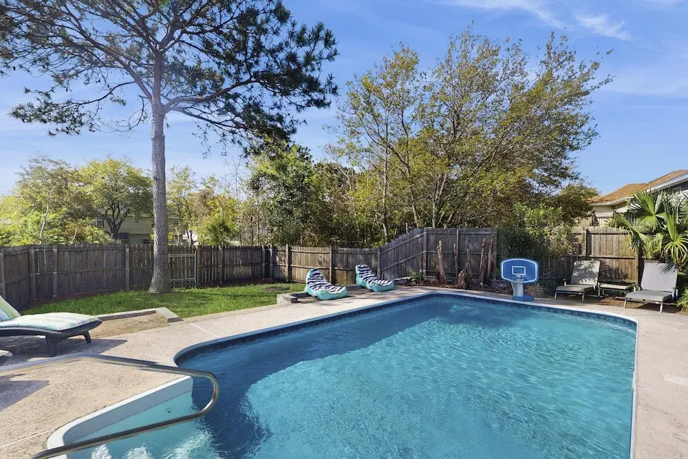 4 BR Home w/ Patio Furniture & In-ground Pool