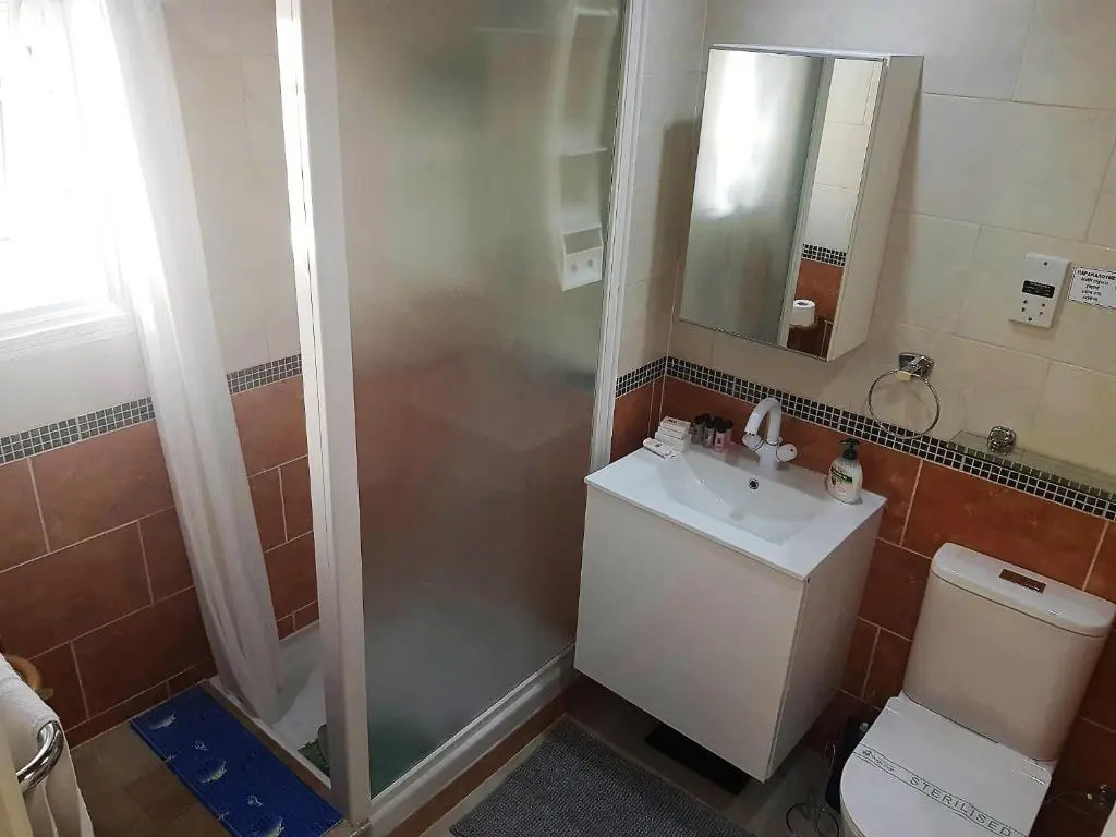 2 bedroom ground floor apt, 5 minutes walk from the beach
