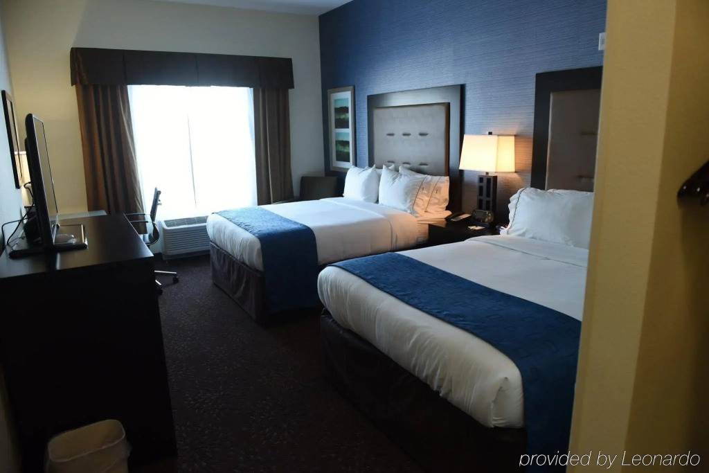 Holiday Inn Express & Suites Fort Dodge by IHG