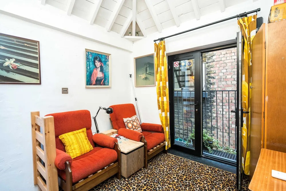 Cute House IN Soho - Full AC, Quiet and Unique