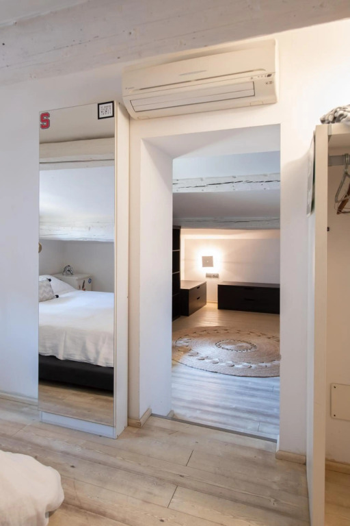 Stunning top Floor Flat in the Heart of Verona - With car Park