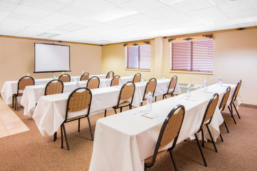 Hawthorn Suites by Wyndham Albuquerque