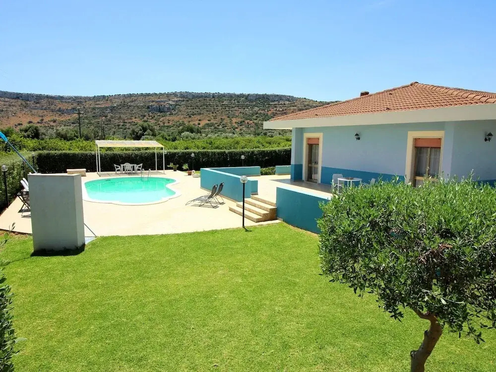 Serene Villa in Floridia With Swimming Pool