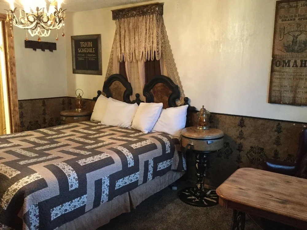 Black Bear Motel