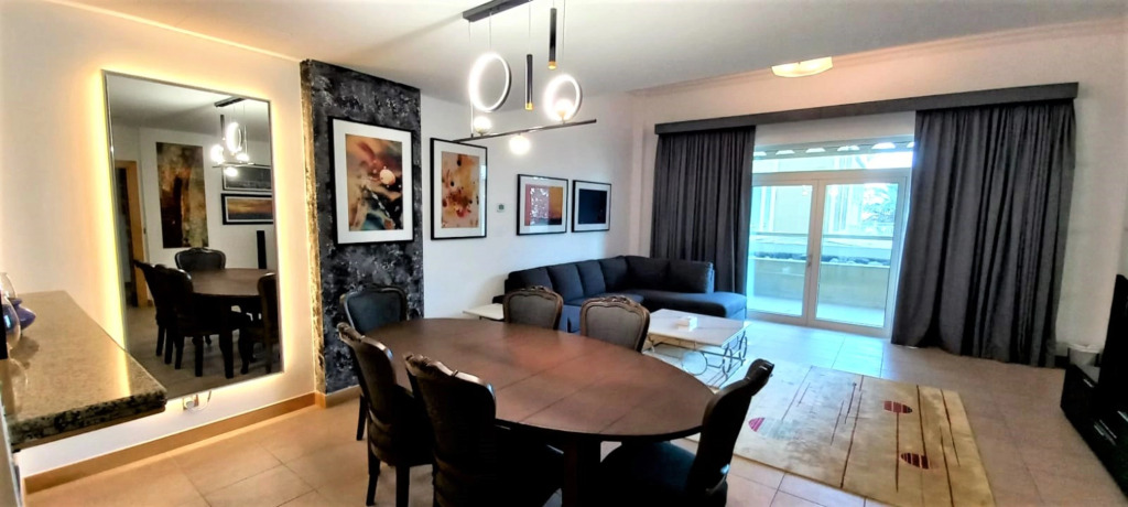 Spacious & Chic 1 bedroom with balcony in Palm