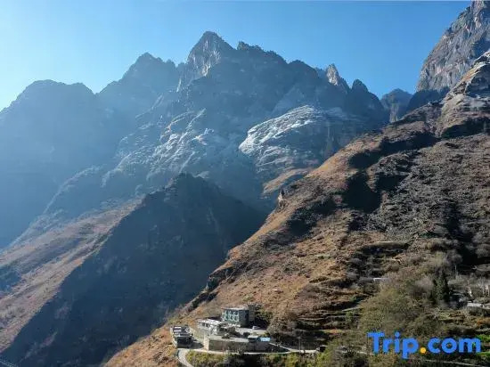 Jijing Xilu Bieyuan｜Starry Canyon Homestay(Hutiaoxia Branch)