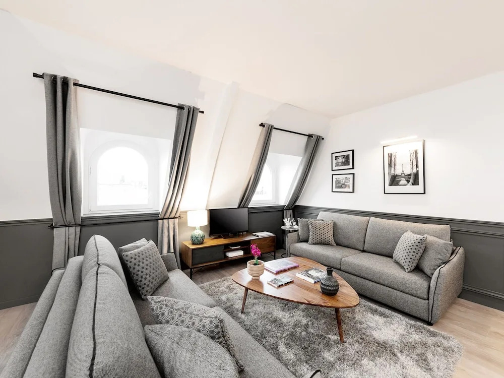 Luxury 2BDR Le Louvre I by Livinparis