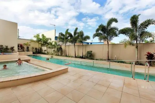 Monaco Unit 905, 12 Otranto St