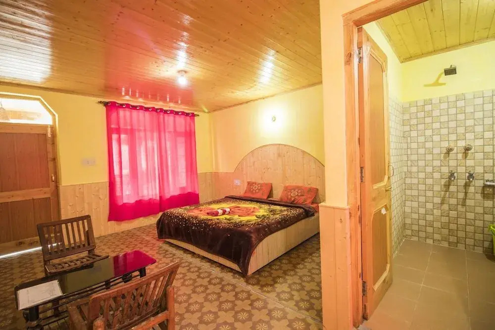 Giriraj Guest House