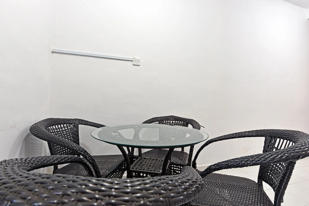 OYO 90493 JL Homestay