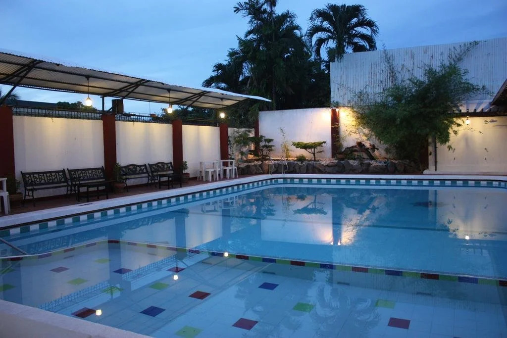 La Piscine Bed & Breakfast