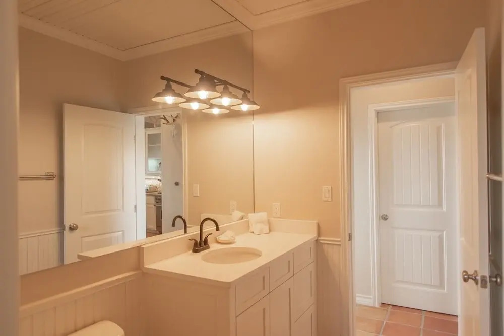 Salt and Horns - 4 Br Home